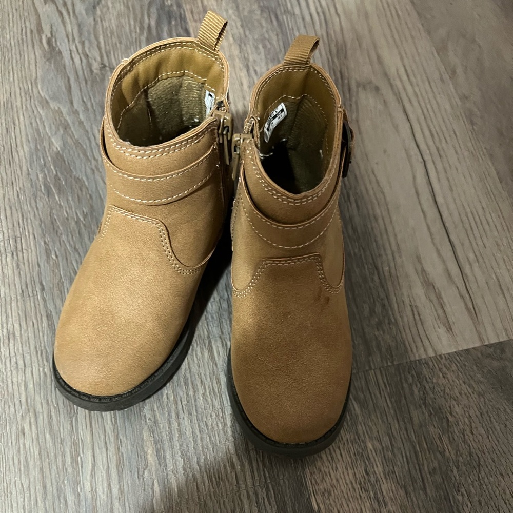 Oshkosh booties size 8c